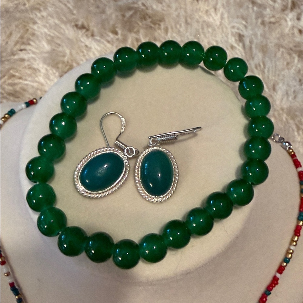 Elegant Green and Multicolor Beaded Jewelry Set NWOT - Picture 3 of 3